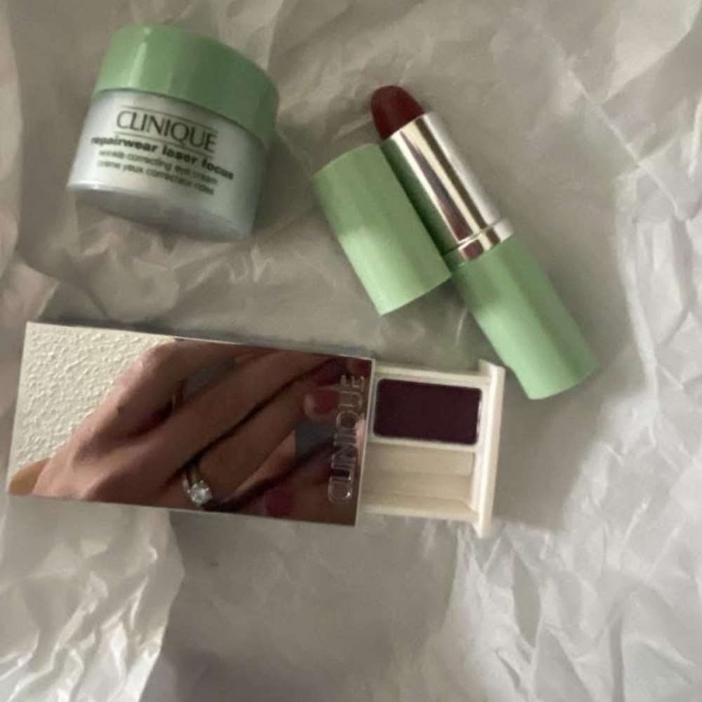 NWOT Clinique Lipstick and Eye Cream Set - Red and Purple